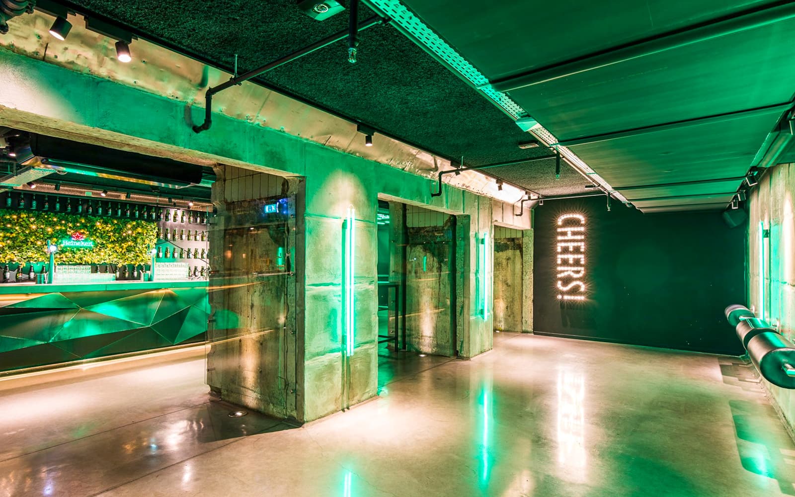 Relax at the Best ‘Dam Bar